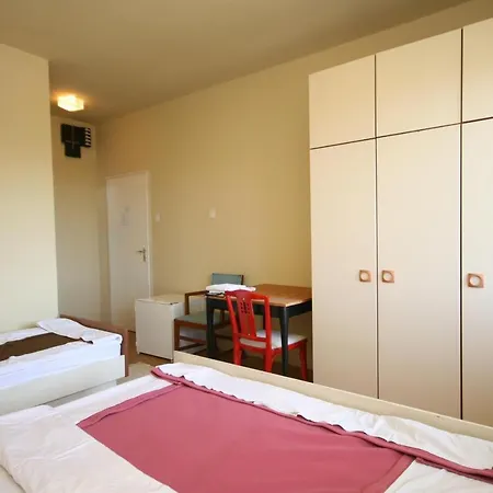 Triple Starigrad 6637b 3*