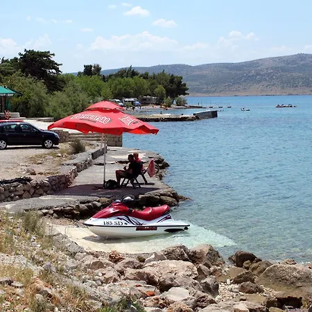 Triple Starigrad 6637b